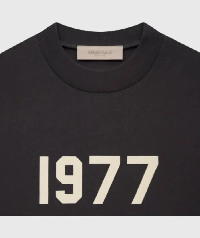 Essentials 1977 Schwarz T Shirt (1)